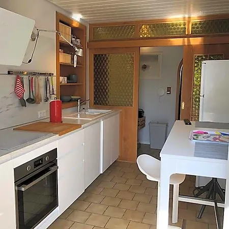 In Rot, Fraenkisches Design, Balkon In Nur 50 Schritten Zum Radweg, Ideal For Long Stay, Relocation 3*