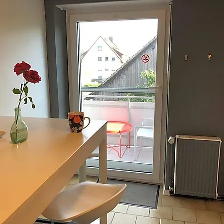 In Rot, Fraenkisches Design, Balkon In Nur 50 Schritten Zum Radweg, Ideal For Long Stay, Relocation Hotel Margetshöchheim