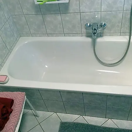 In Rot, Fraenkisches Design, Balkon In Nur 50 Schritten Zum Radweg, Ideal For Long Stay, Relocation 3* Margetshöchheim