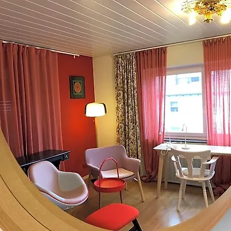 In Rot, Fraenkisches Design, Balkon In Nur 50 Schritten Zum Radweg, Ideal For Long Stay, Relocation 3* 마르게트쇼하임