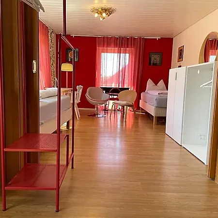호텔 In Rot, Fraenkisches Design, Balkon In Nur 50 Schritten Zum Radweg, Ideal For Long Stay, Relocation 3*