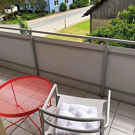 In Rot, Fraenkisches Design, Balkon In Nur 50 Schritten Zum Radweg, Ideal For Long Stay, Relocation 3* Margetshöchheim