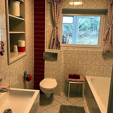In Rot, Fraenkisches Design, Balkon In Nur 50 Schritten Zum Radweg, Ideal For Long Stay, Relocation Hotel