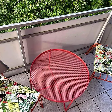In Rot, Fraenkisches Design, Balkon In Nur 50 Schritten Zum Radweg, Ideal For Long Stay, Relocation 3* Margetshöchheim